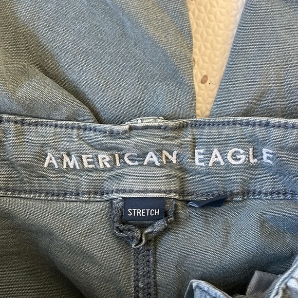 💘 AMERICAN EAGLE - STRAIGHT LEG MID RISE CARGO PANTS - Picture 2 of 6